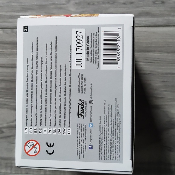 Walmart exclusive PennyWise Funko #474 - Picture 6 of 6